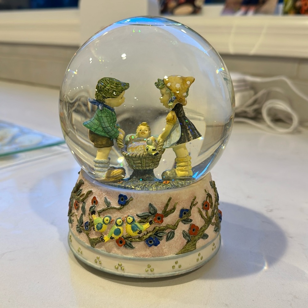 Snow globe from Berta Hummel